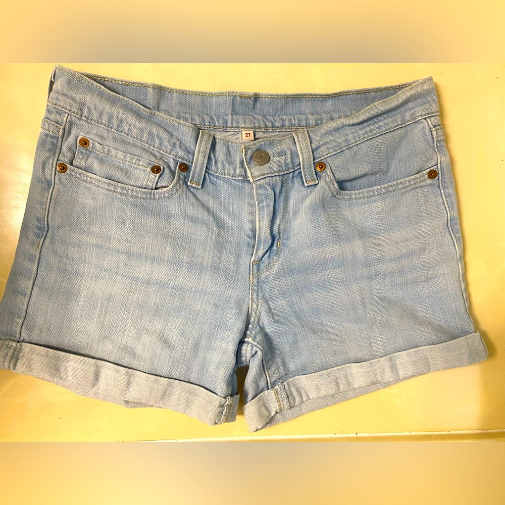 Ladies size 27 Levi Strauss & Co Jean Shorts